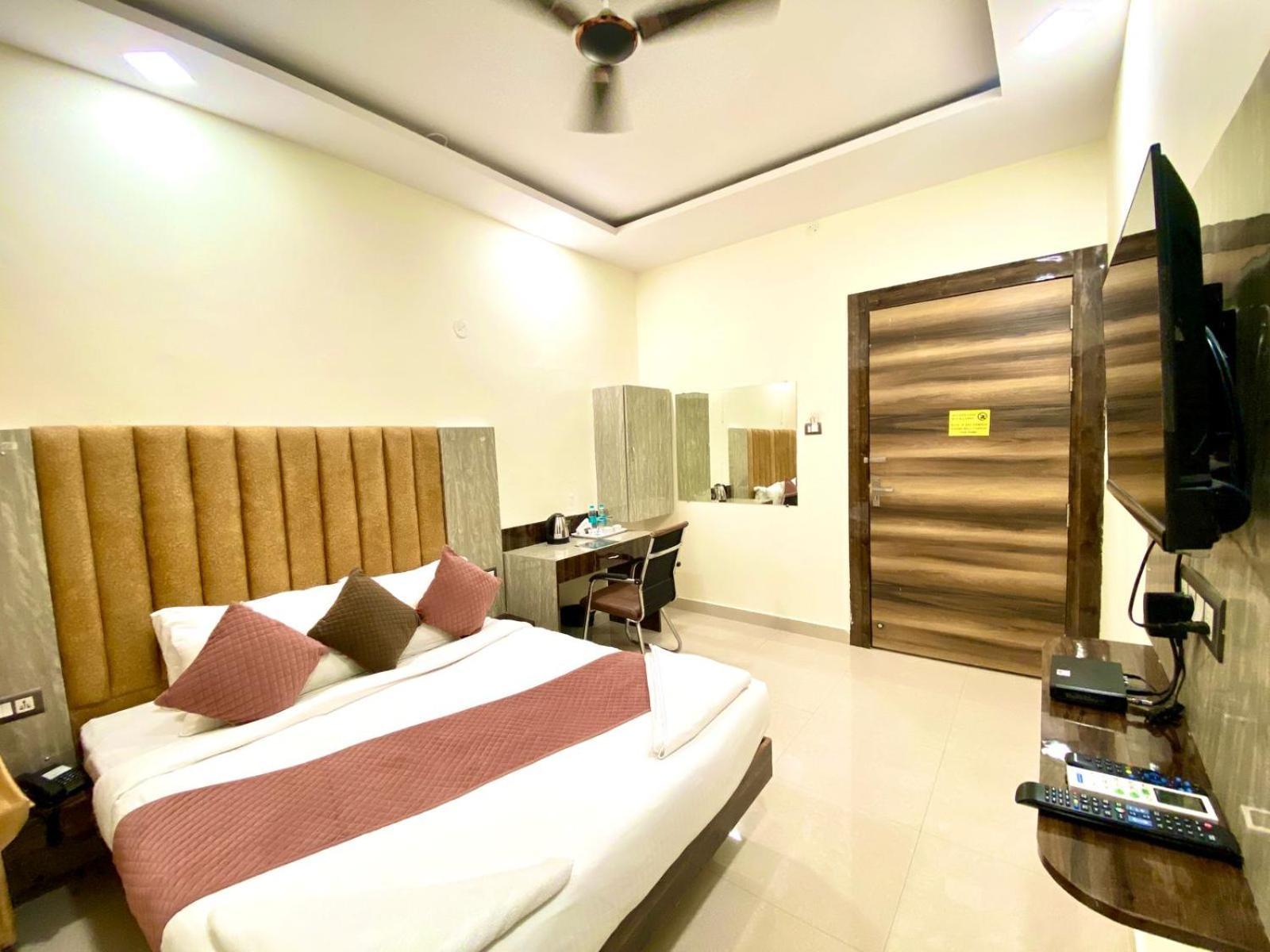 Hotel Sky International- Airport Zone Hyderabad Shamshabad Buitenkant foto