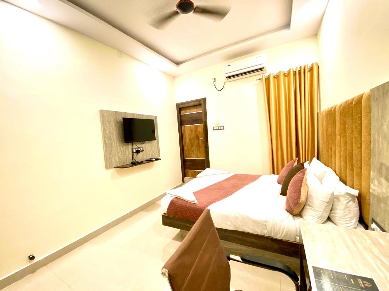 Hotel Sky International- Airport Zone Hyderabad Shamshabad Buitenkant foto