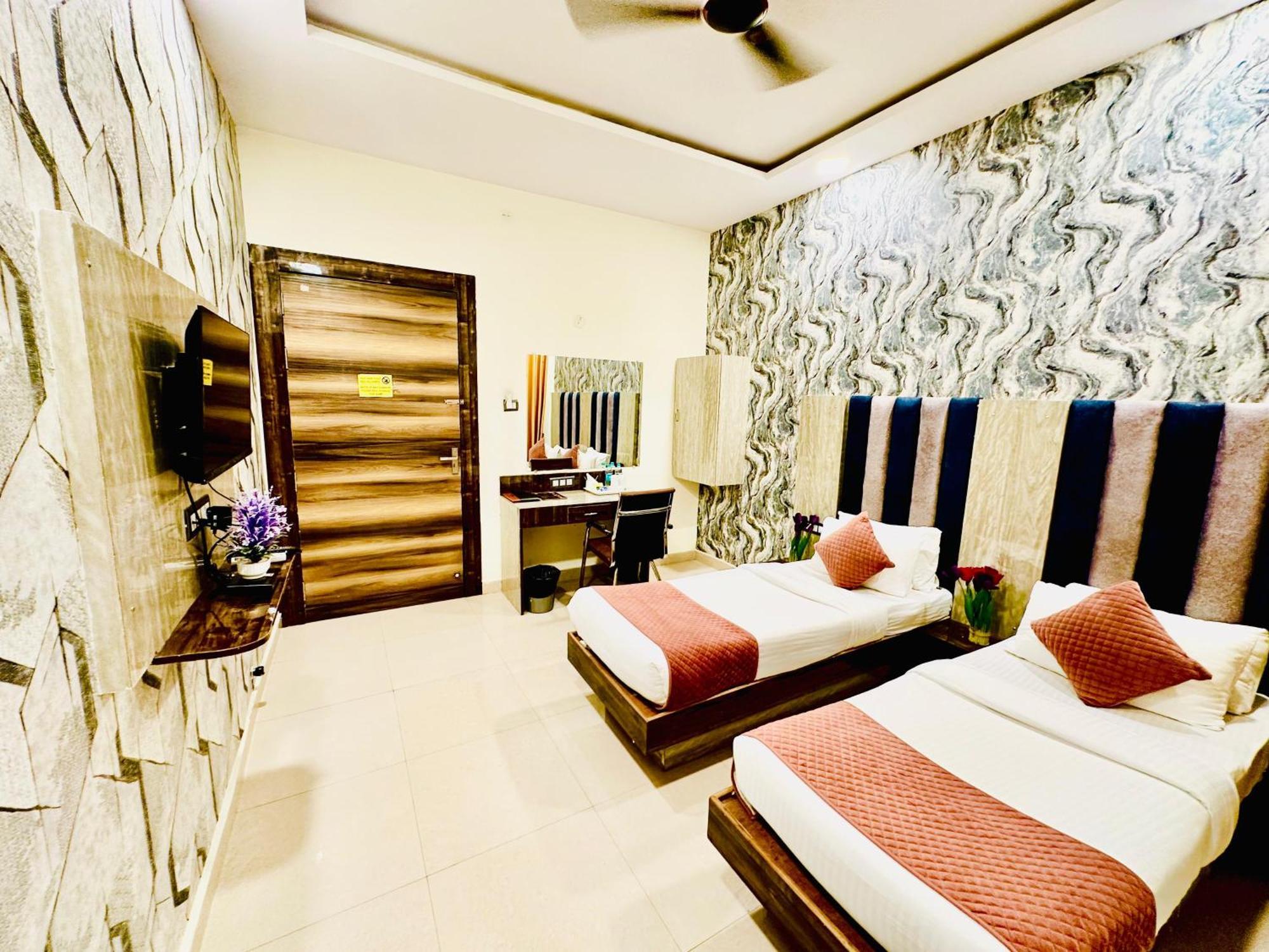 Hotel Sky International- Airport Zone Hyderabad Shamshabad Buitenkant foto