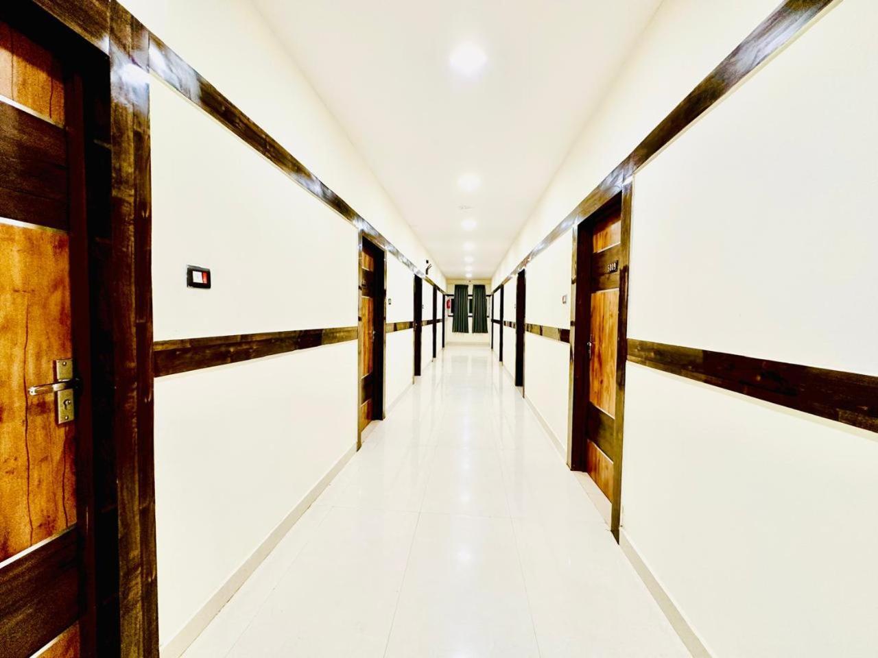 Hotel Sky International- Airport Zone Hyderabad Shamshabad Buitenkant foto