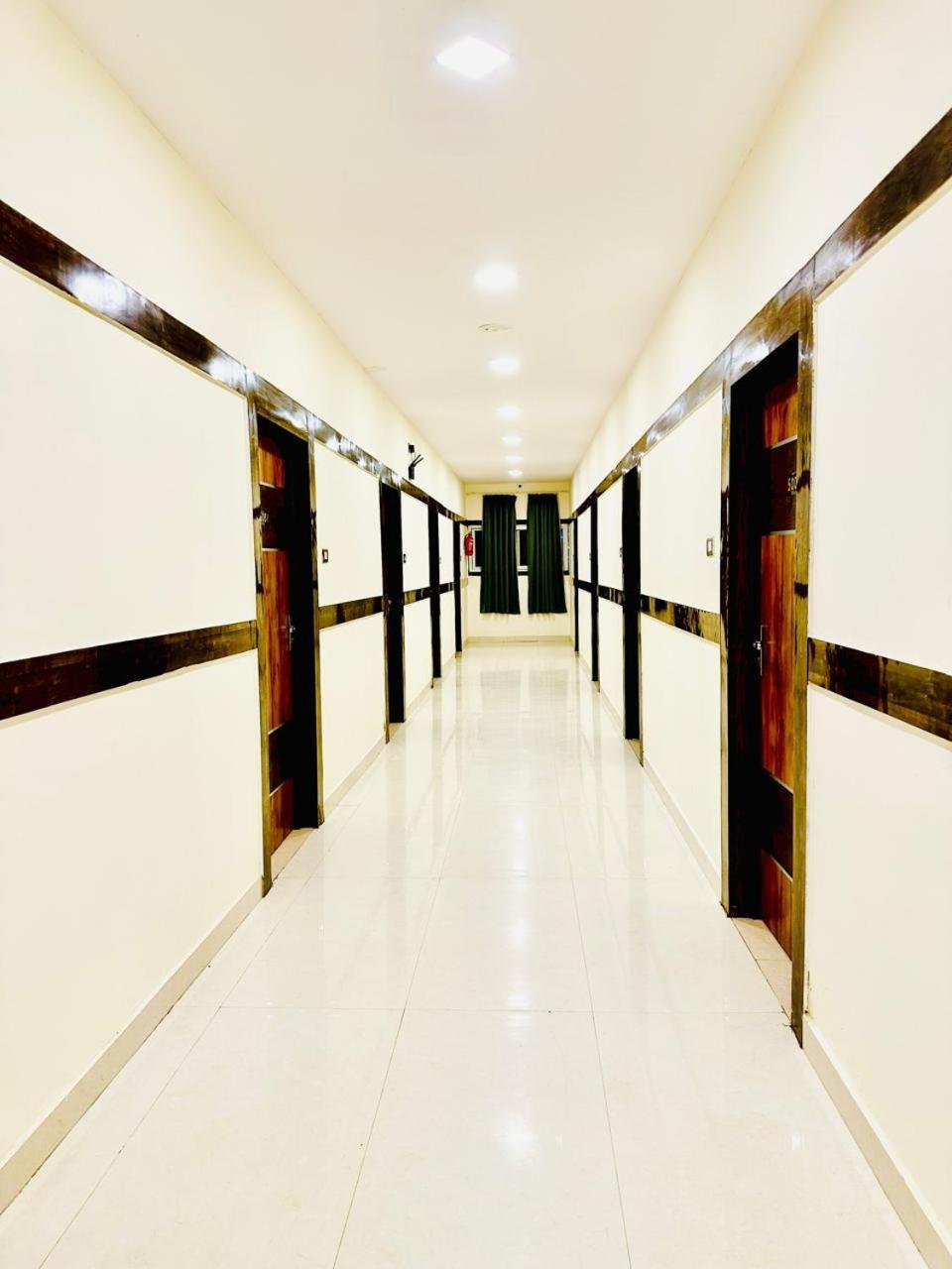 Hotel Sky International- Airport Zone Hyderabad Shamshabad Buitenkant foto